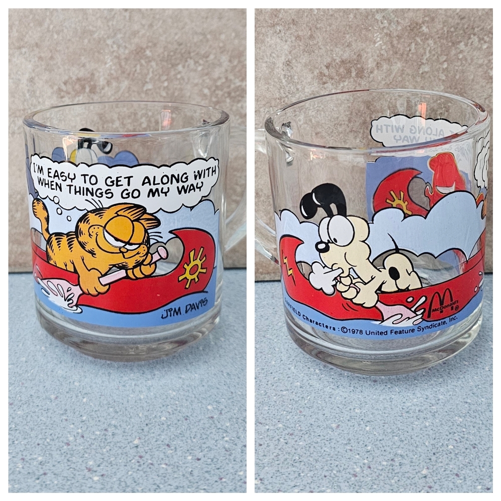 Garfield Vintage Glass Mug with Comic Design
